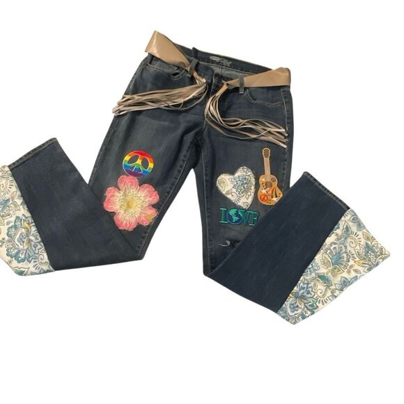 Old Navy The Flirt Re-Worked Jeans - Picture 2 of 9